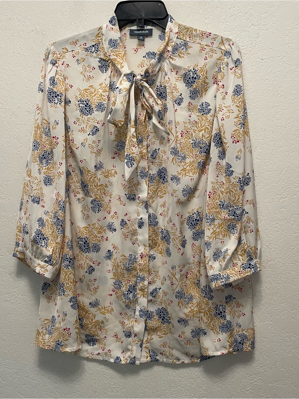 ModCloth button-up 1X white blue gold floral pattern with neck bow tie